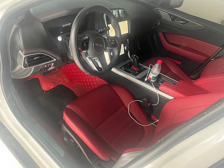 Jaguar XE L 2025 2025款 2.0T 250PS R-DYNAMIC 90周年典藏版