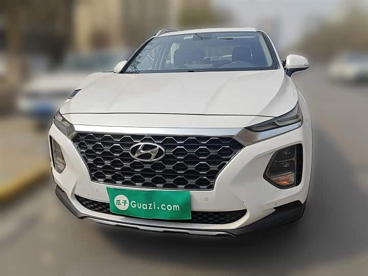 Photo 3 - Hyundai Santa Fe