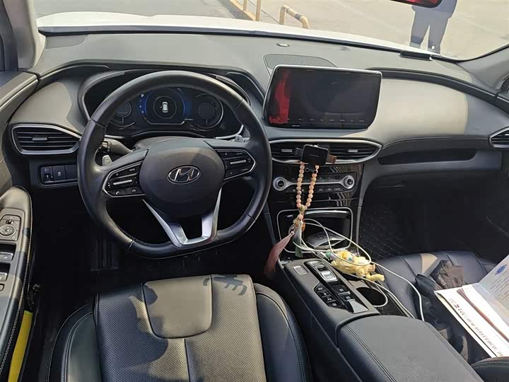 Photo 6 - Hyundai Santa Fe
