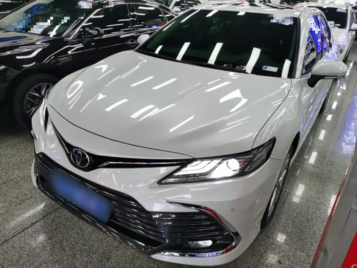 Фото 1 - Toyota Camry