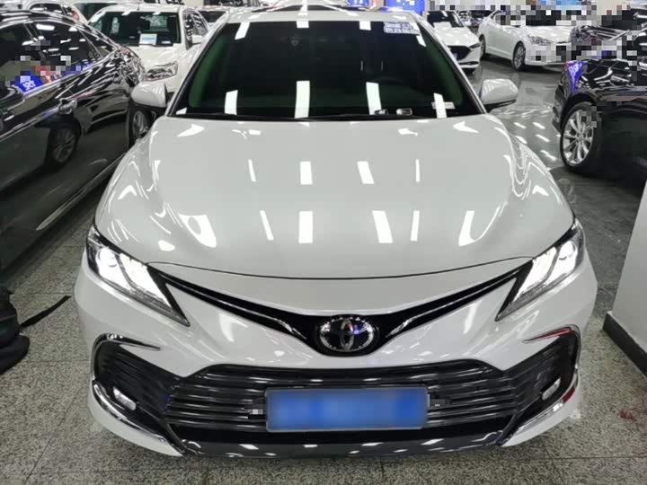 Фото 3 - Toyota Camry