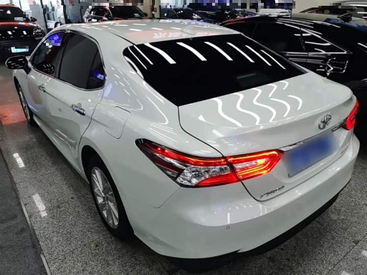 Фото 5 - Toyota Camry
