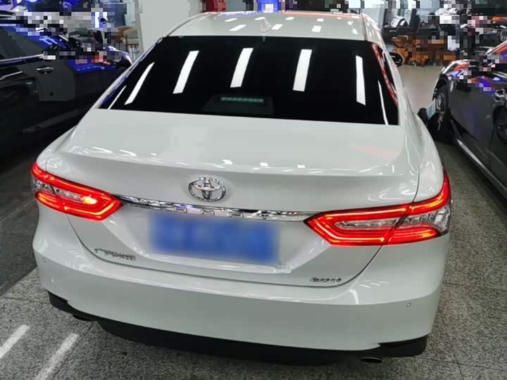 Фото 6 - Toyota Camry