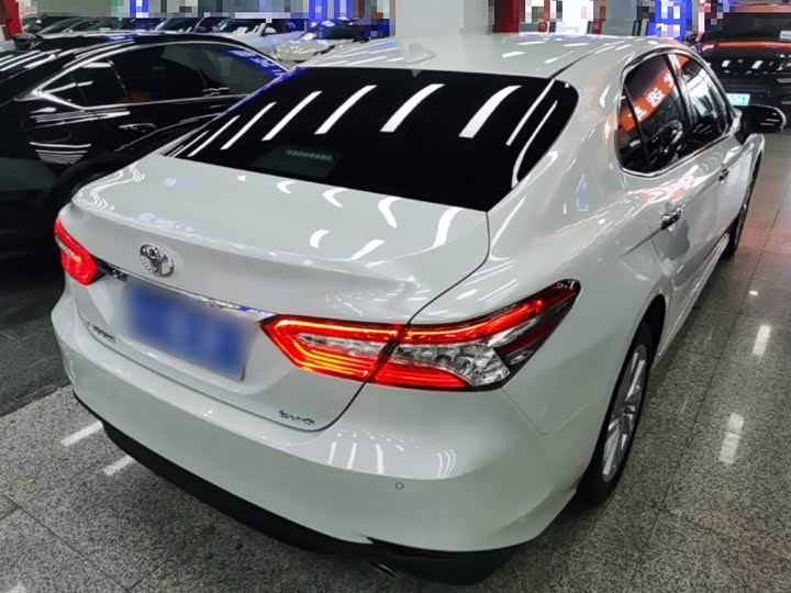 Фото 7 - Toyota Camry