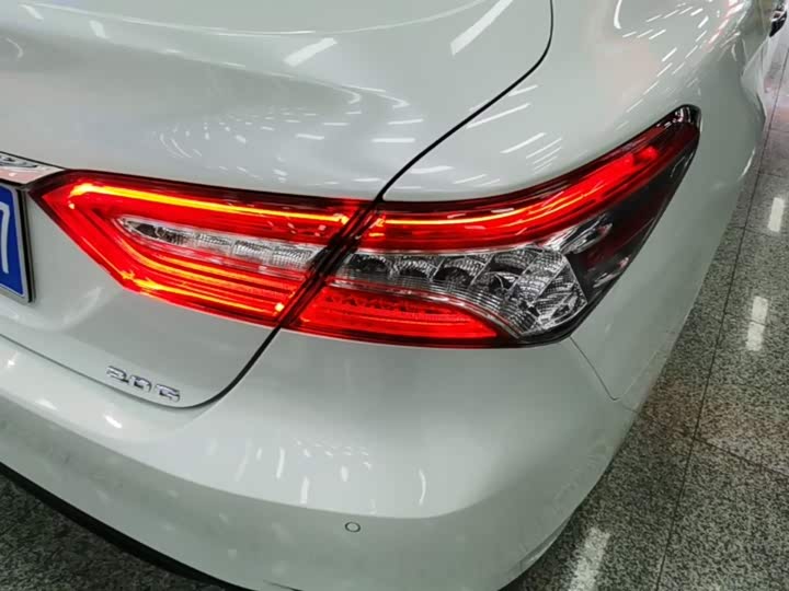 Фото 8 - Toyota Camry