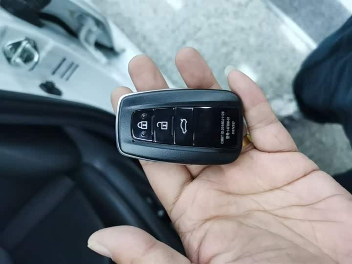 Фото 9 - Toyota Camry