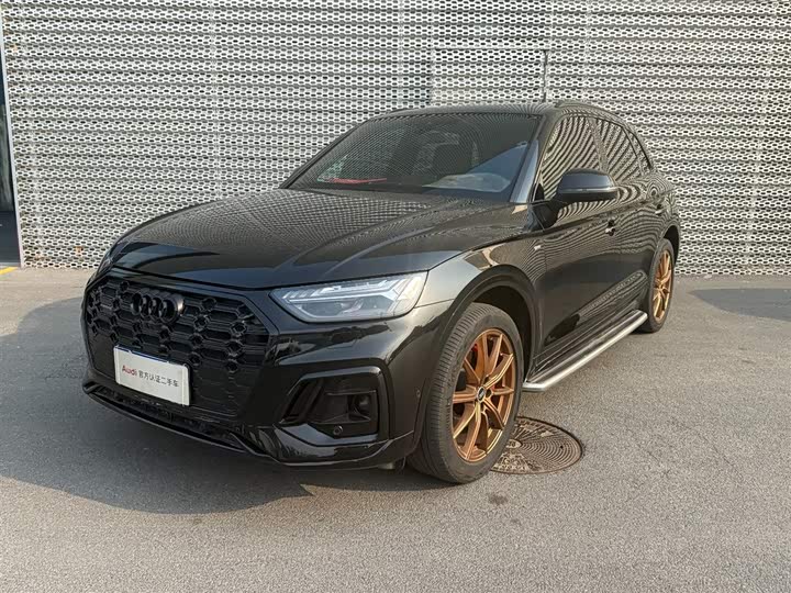 Фото 1 - Audi Q5L