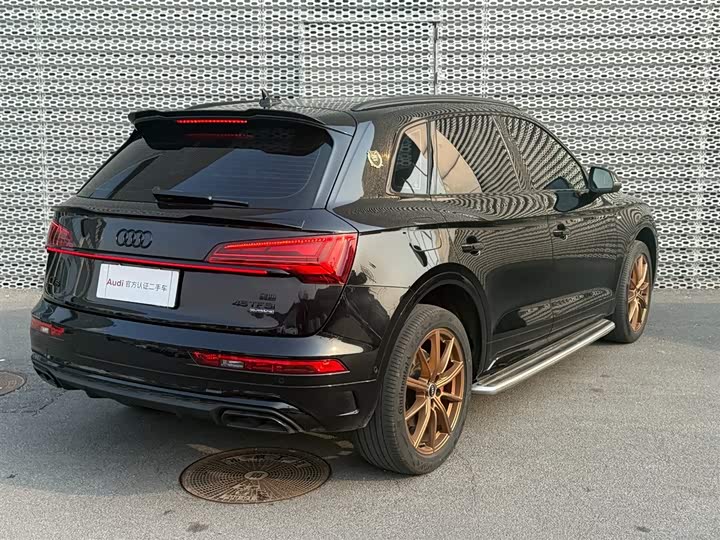 Фото 8 - Audi Q5L