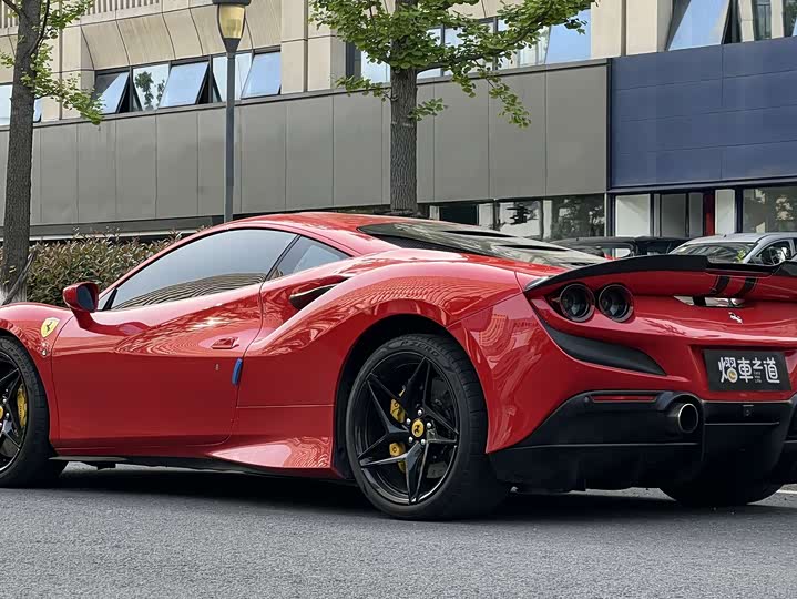 Zdjęcie 3 - Ferrari F8