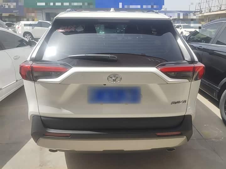 Photo 6 - Toyota RAV4