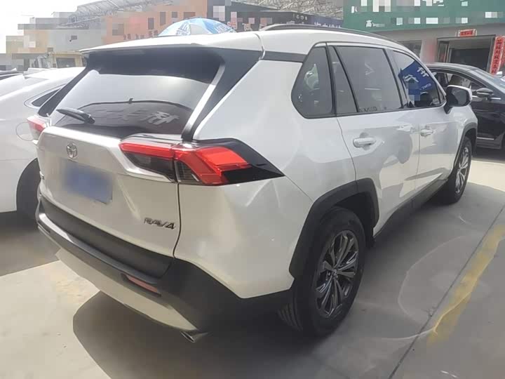 Photo 7 - Toyota RAV4