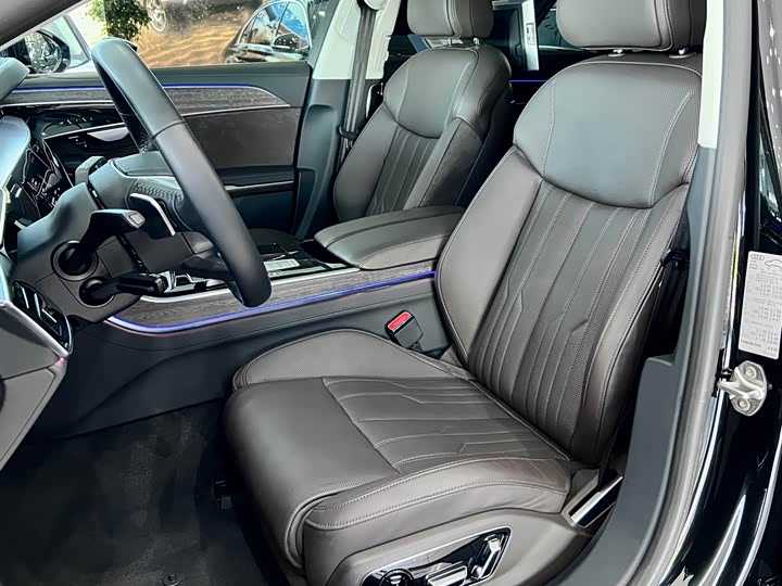 صورة 5 - Audi A8