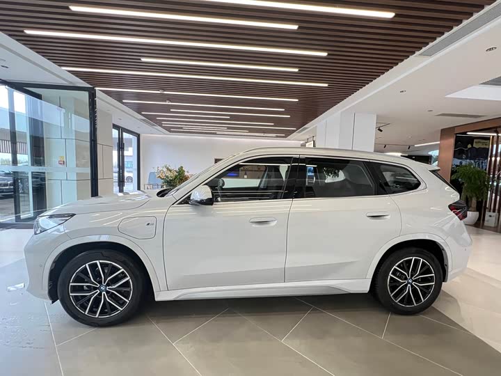 BMW iX1 2025 2025款 eDrive25L M运动套装