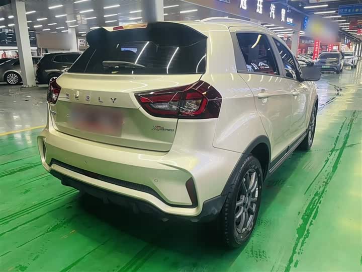Фото 7 - Geely Vision X3