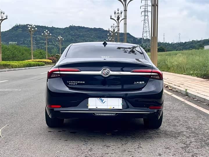 Photo 4 - Buick LaCrosse