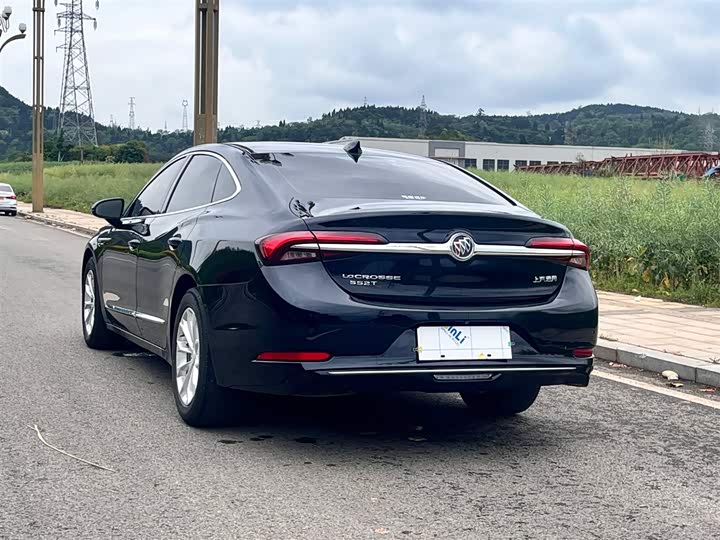 Photo 7 - Buick LaCrosse