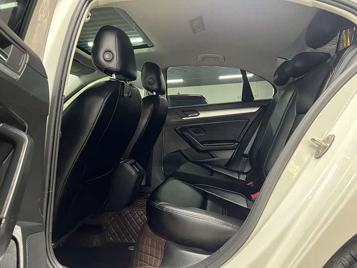 Фото 8 - Volkswagen Lamando L