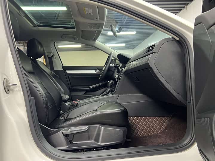Фото 9 - Volkswagen Lamando L