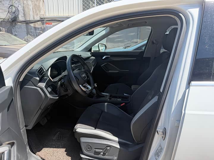 Zdjęcie 7 - Audi Q3