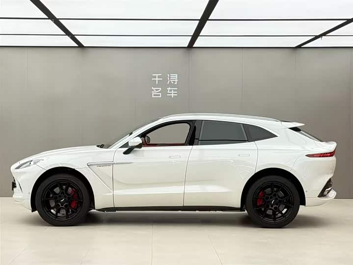 2024 Aston Martin DBX