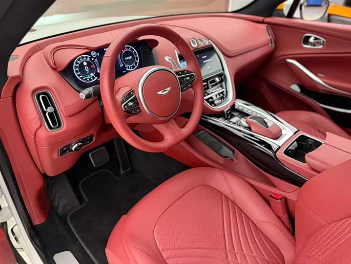 2024 Aston Martin DBX