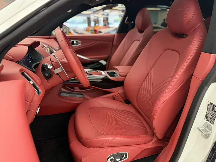 2024 Aston Martin DBX
