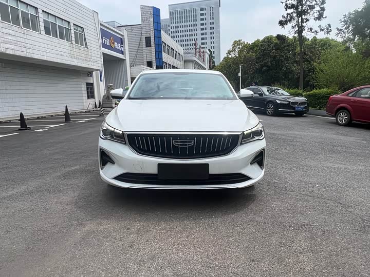 Фото 2 - Geely Emgrand