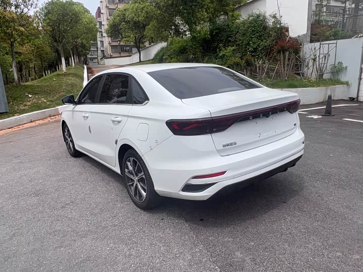 Фото 6 - Geely Emgrand