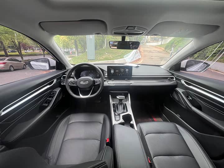 Фото 9 - Geely Emgrand