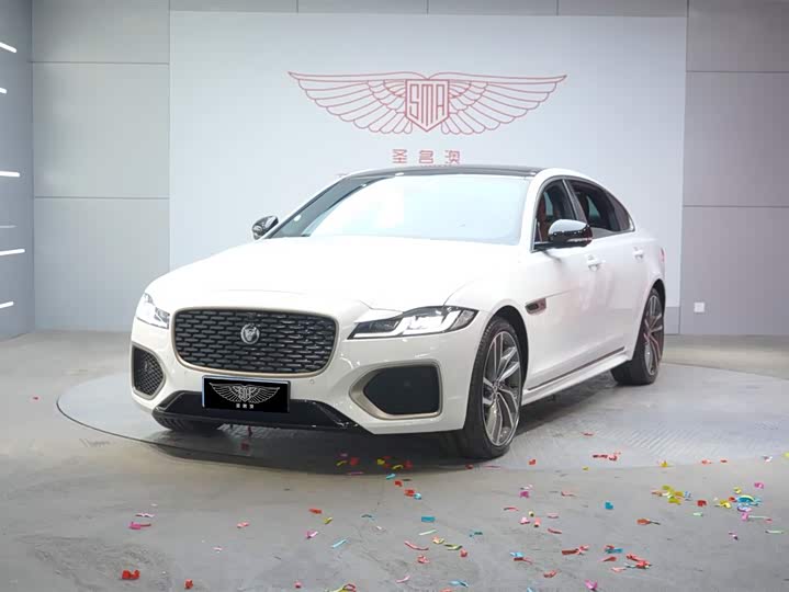 Jaguar XF L 2024 2024款 2.0T P300 四驱旗舰运动鎏金版