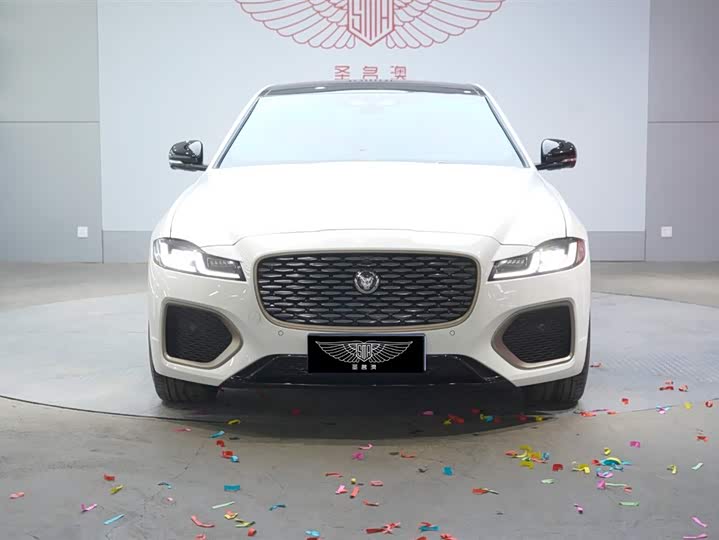 Jaguar XF L 2024 2024款 2.0T P300 四驱旗舰运动鎏金版