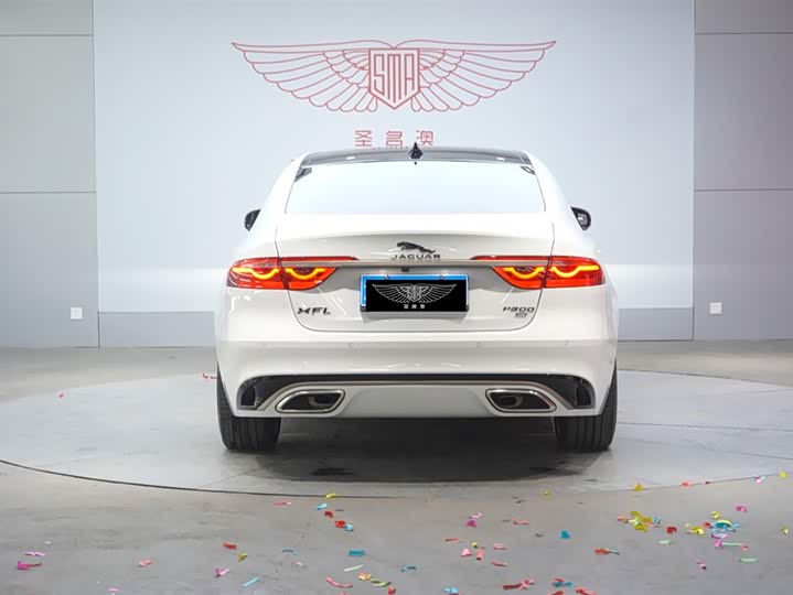 Jaguar XF L 2024 2024款 2.0T P300 四驱旗舰运动鎏金版