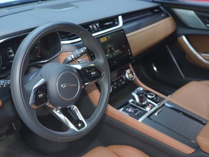 Jaguar XF L 2024 2024款 2.0T P300 四驱旗舰运动鎏金版