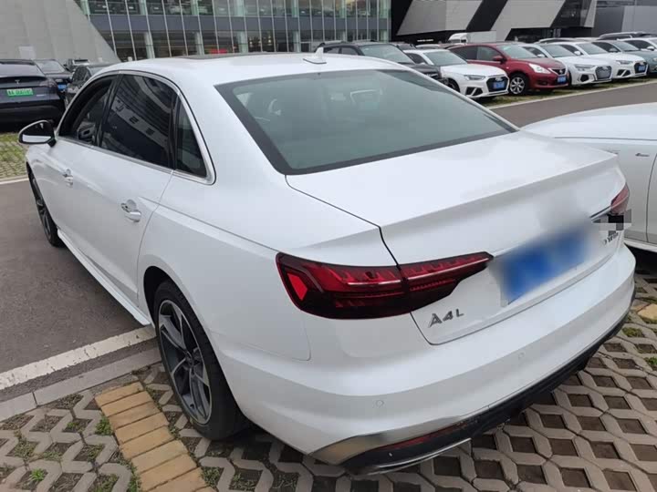 Zdjęcie 5 - Audi A4L