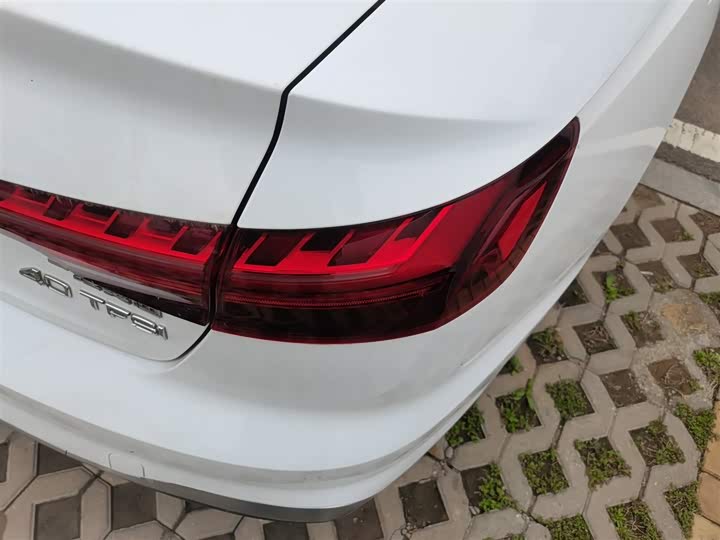 Zdjęcie 8 - Audi A4L