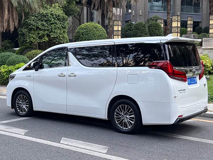 Фото 3 - Toyota Alphard