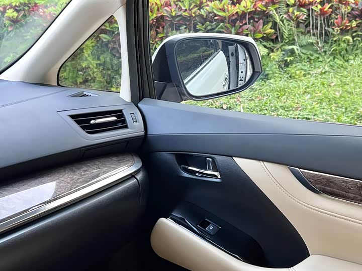 Фото 9 - Toyota Alphard