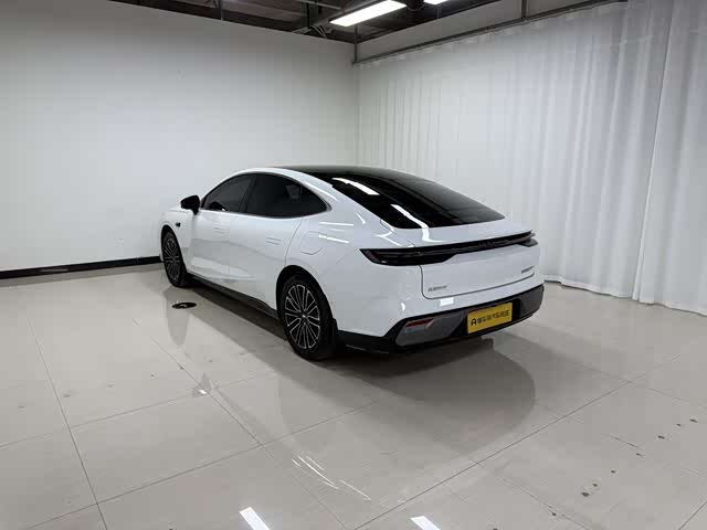 Geely Galaxy Starshine 8 EM-i 2025 2025款 130km EM-i 尊贵版