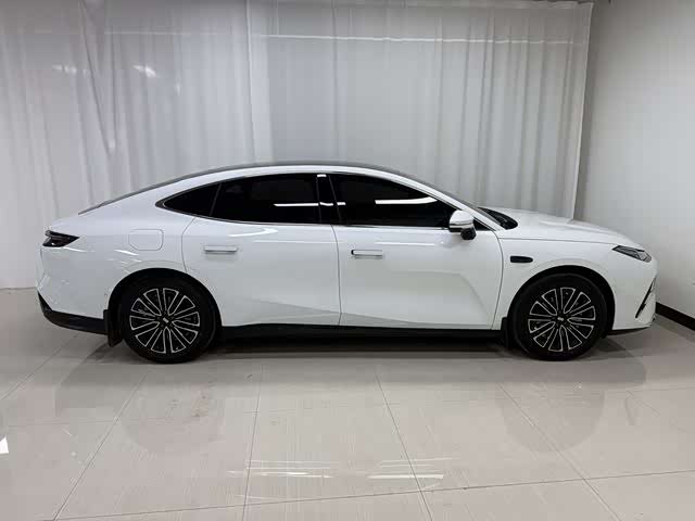 Geely Galaxy Starshine 8 EM-i 2025 2025款 130km EM-i 尊贵版
