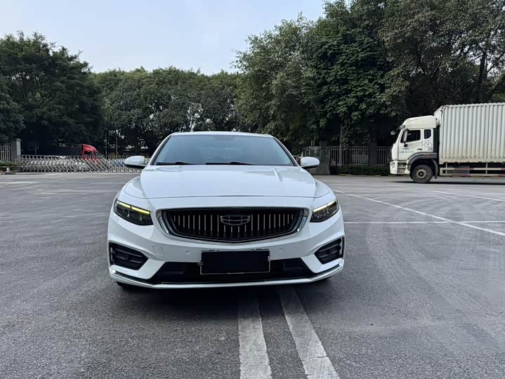 Фото 2 - Geely Preface