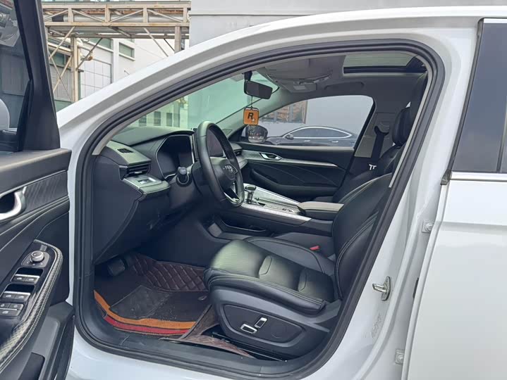 Фото 4 - Geely Preface