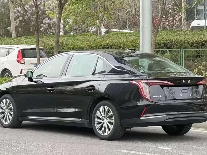 2025 Hongqi E-QM5