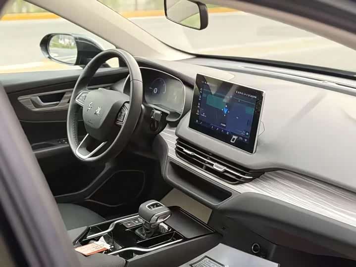 Фото 7 - Hongqi E-QM5