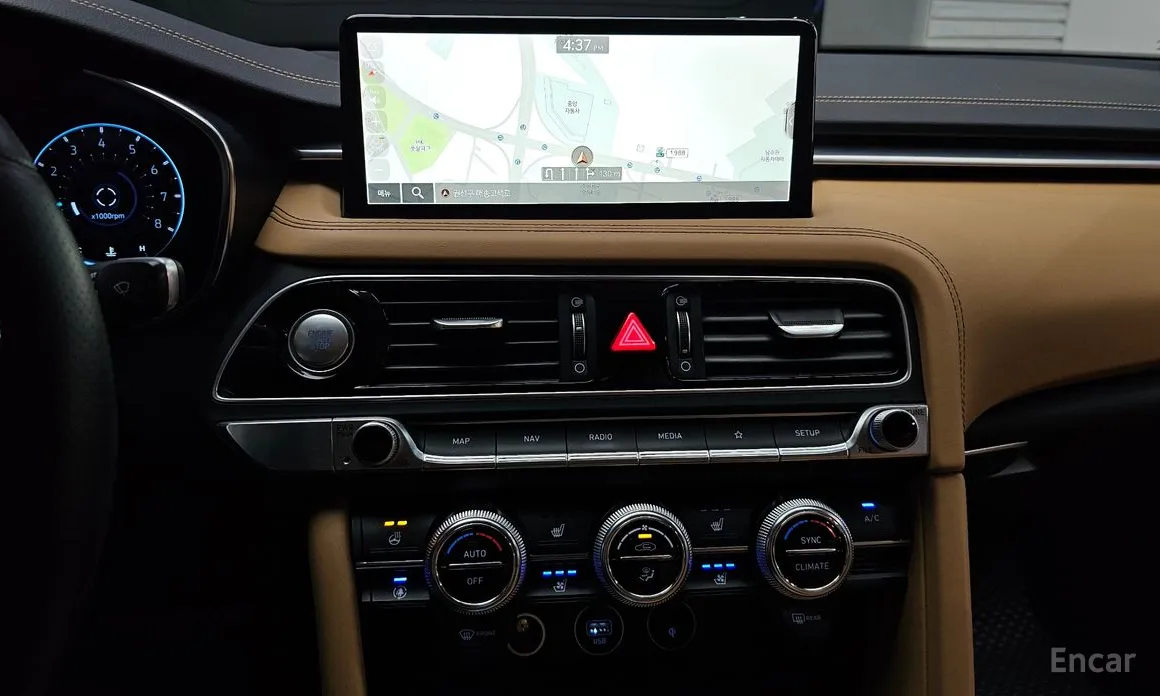 صورة 13 - Genesis G70