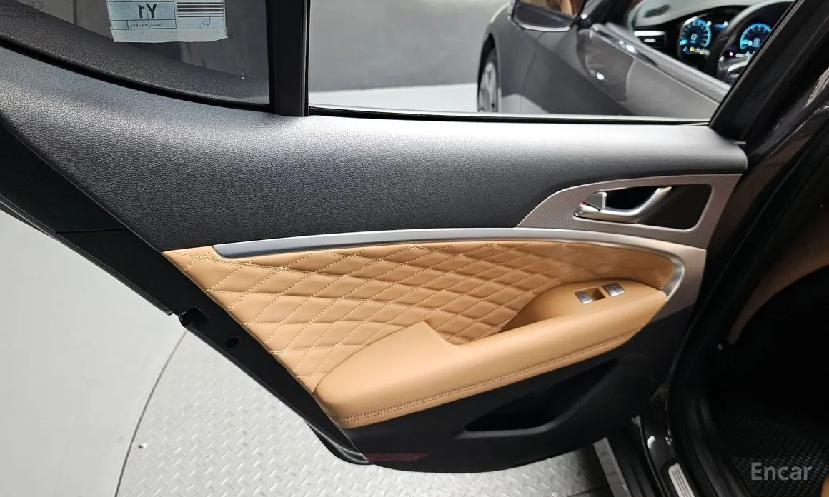 صورة 25 - Genesis G70