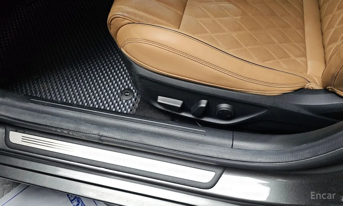 صورة 32 - Genesis G70