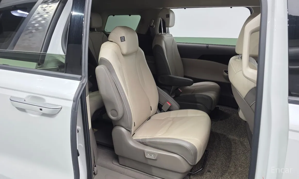 Фото 11 - Kia Carnival