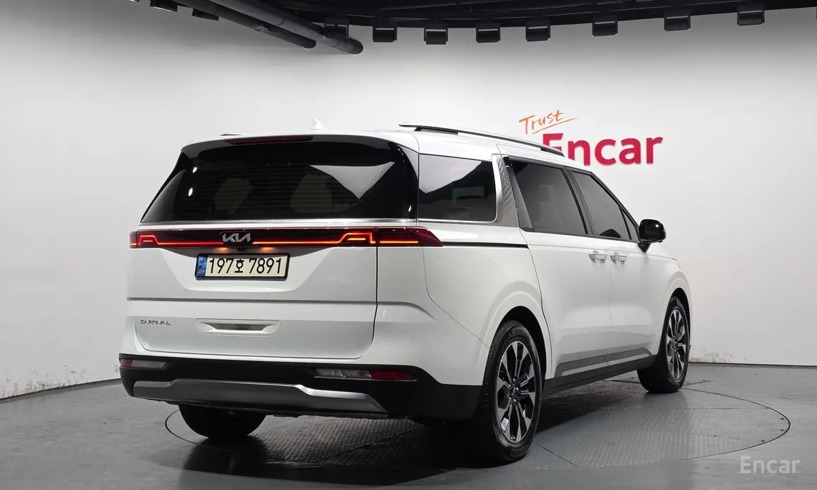Фото 2 - Kia Carnival
