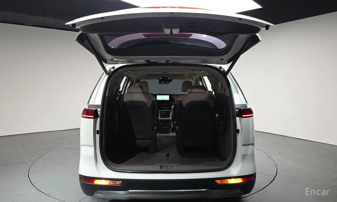 Photo 20 - Kia Carnival