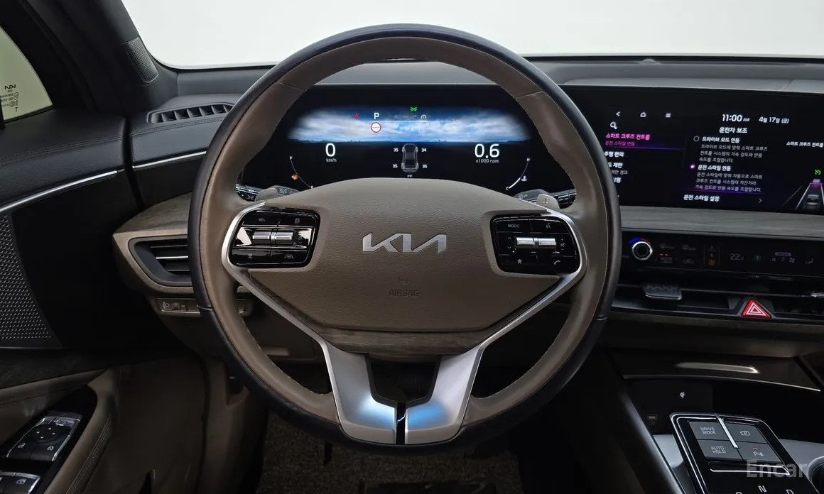 Photo 13 - Kia K8